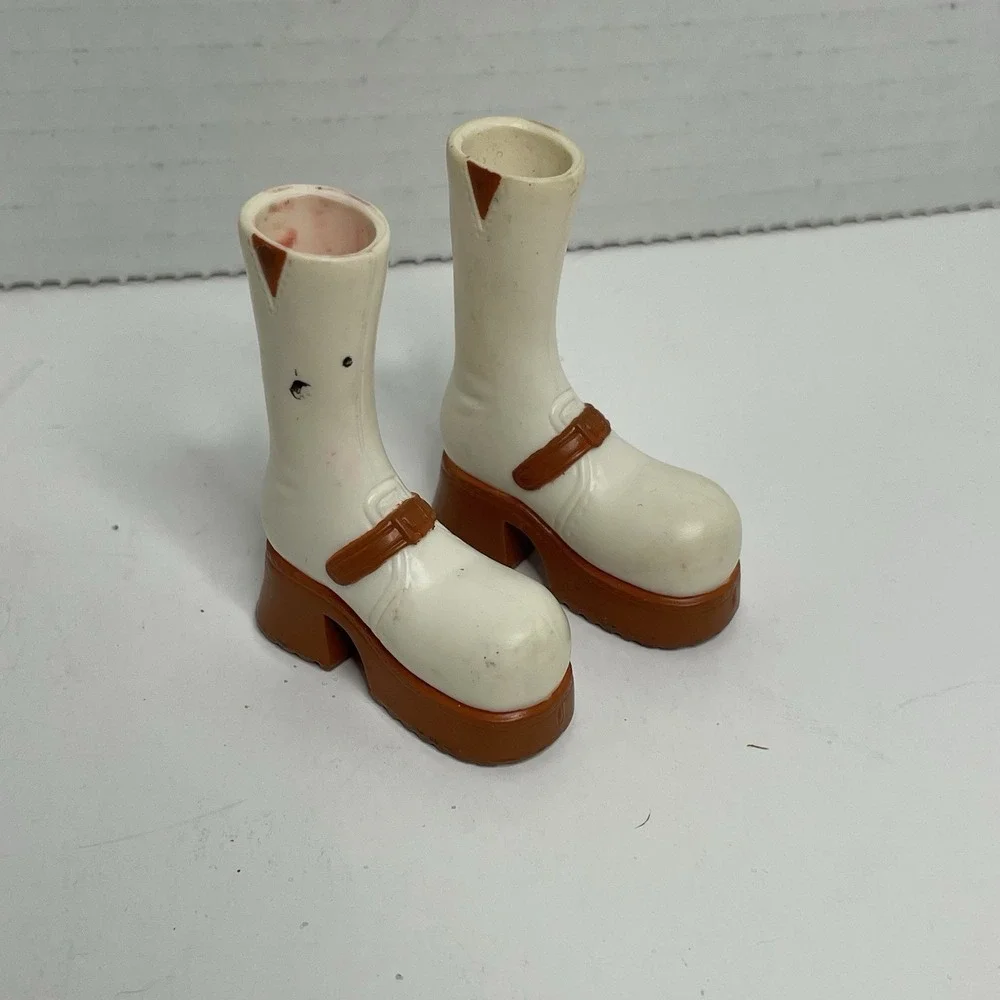 Bratz Girlz Girl Doll Shoes White & Brown Chunky Boots Accessory Needs Cleaning